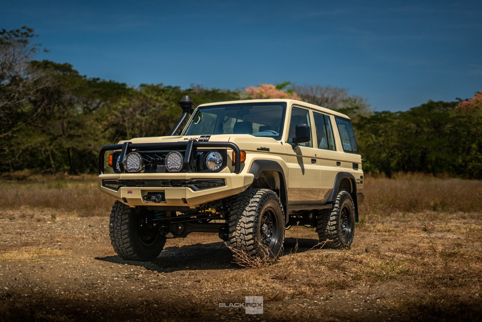 2025-toyota-land-cruiser-lc76-129