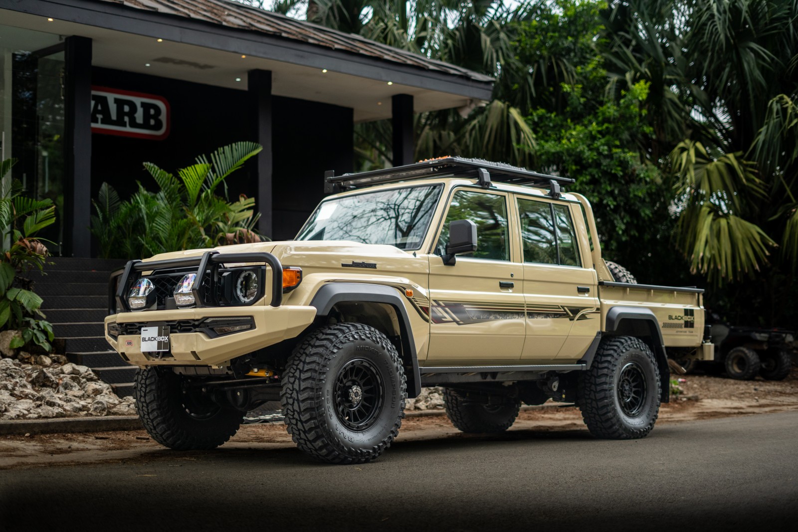 2025-toyota-land-cruiser-lc79-sdlx-dubai-142