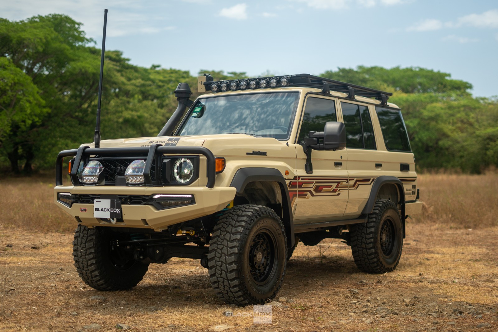 2024-toyota-land-cruiser-lc76-dubai-full-149